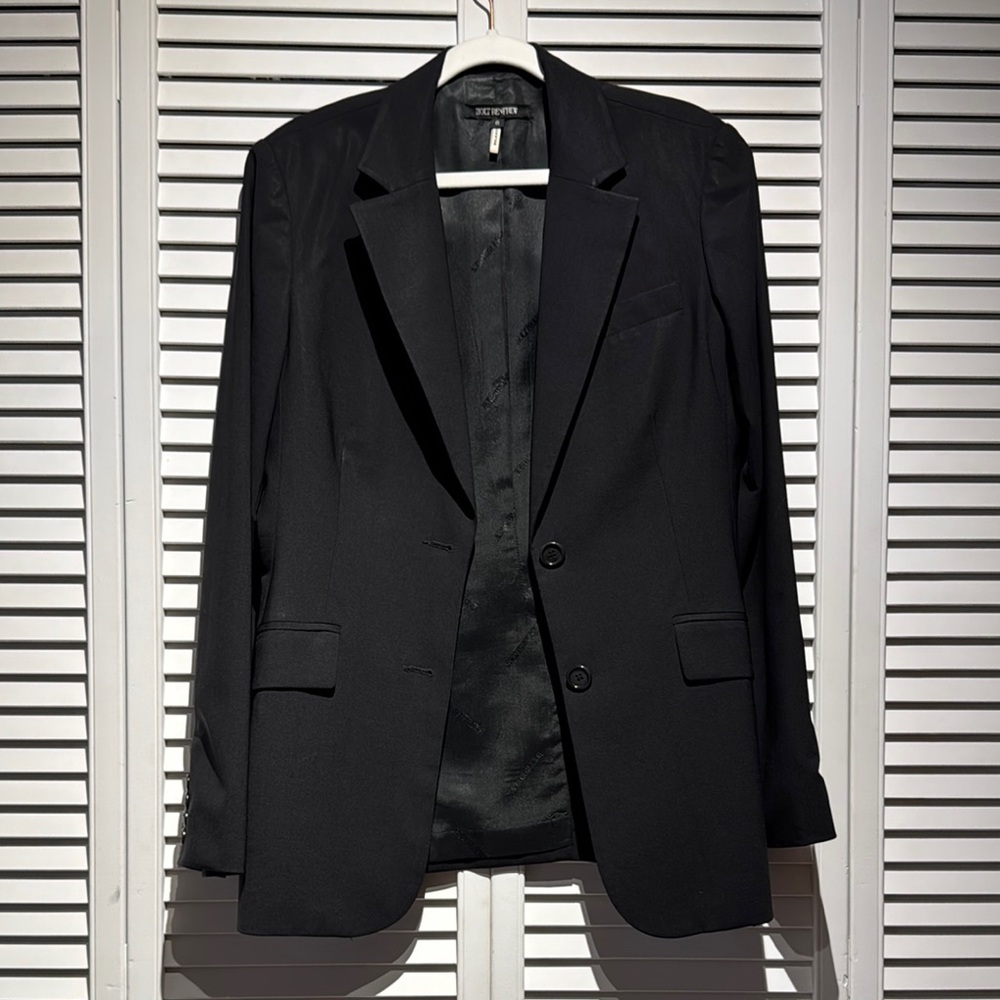 🖤❤️‍🔥Black Blazer by Holt Renfrew size 6❤️‍🔥🖤